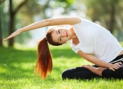 开云官方app入口-赛道上的孤勇者，阿什拉夫在F1新赛季揭幕战之夜扛起全队