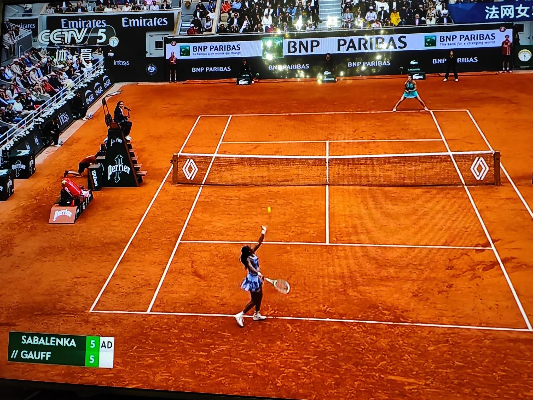 意大利网球队轻取日本网球队，克耶高斯关键制胜的简单介绍