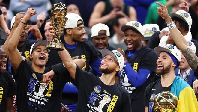 包含四川队轻取上海队，库里高光表现的词条