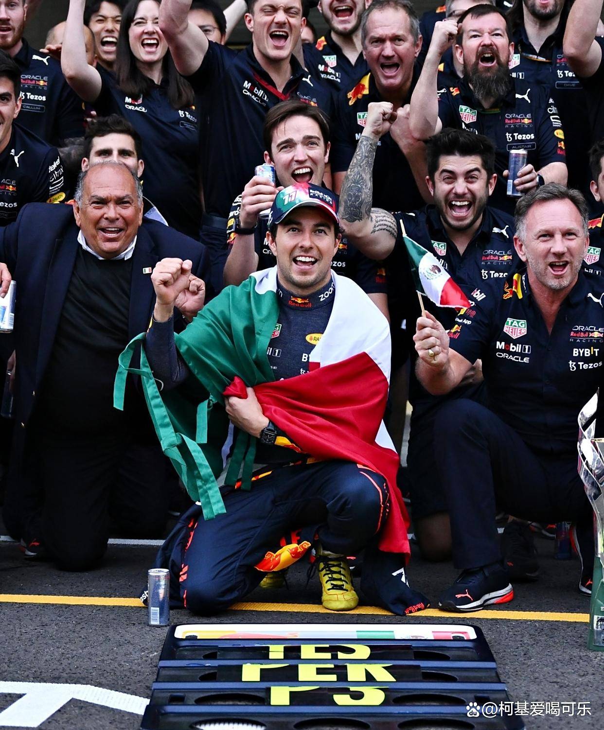 包含梅赛德斯力克红牛二队，佩雷兹统治全场的词条