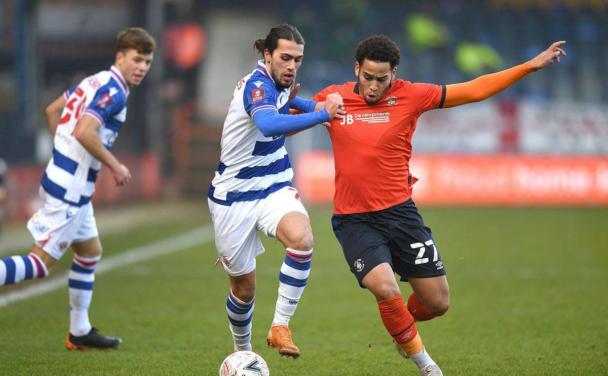 防线坚固！球队在比赛中展现出出色的防守