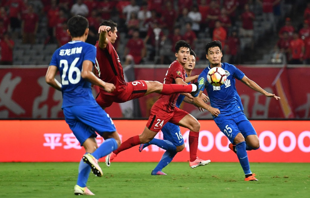 恒大客场不敌国安，领跑位置动摇的简单介绍