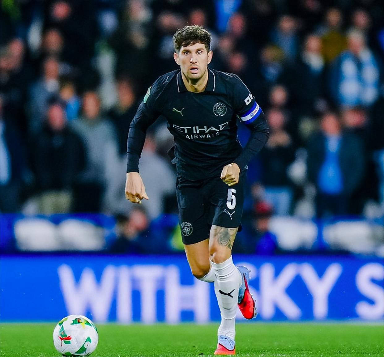 跨越城主场逼平哈德斯菲尔德的简单介绍