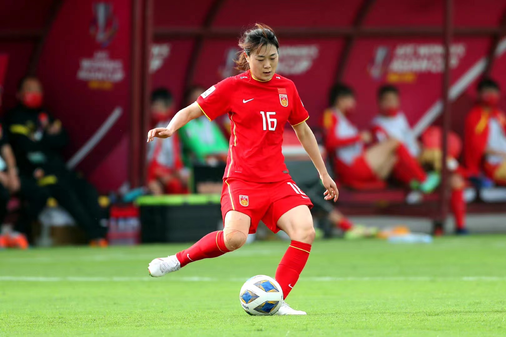 中国女足队员在比赛中尽显风采 中国女足队员在比赛中尽显风采