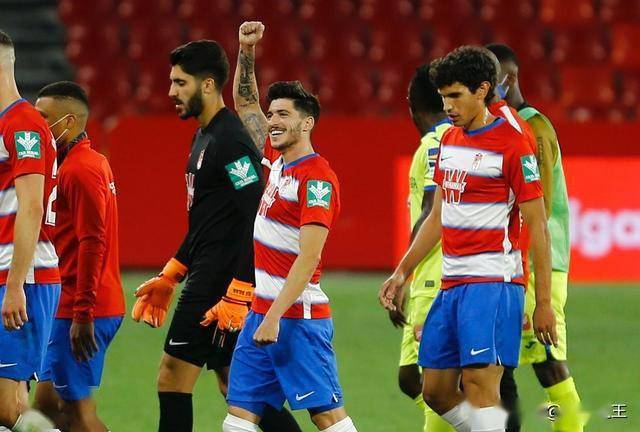 塞维利亚主场大捷，继续领跑积分榜