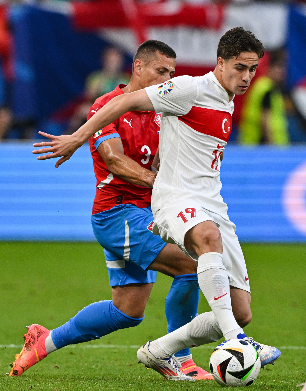 土耳其足球队请教名师进行训练