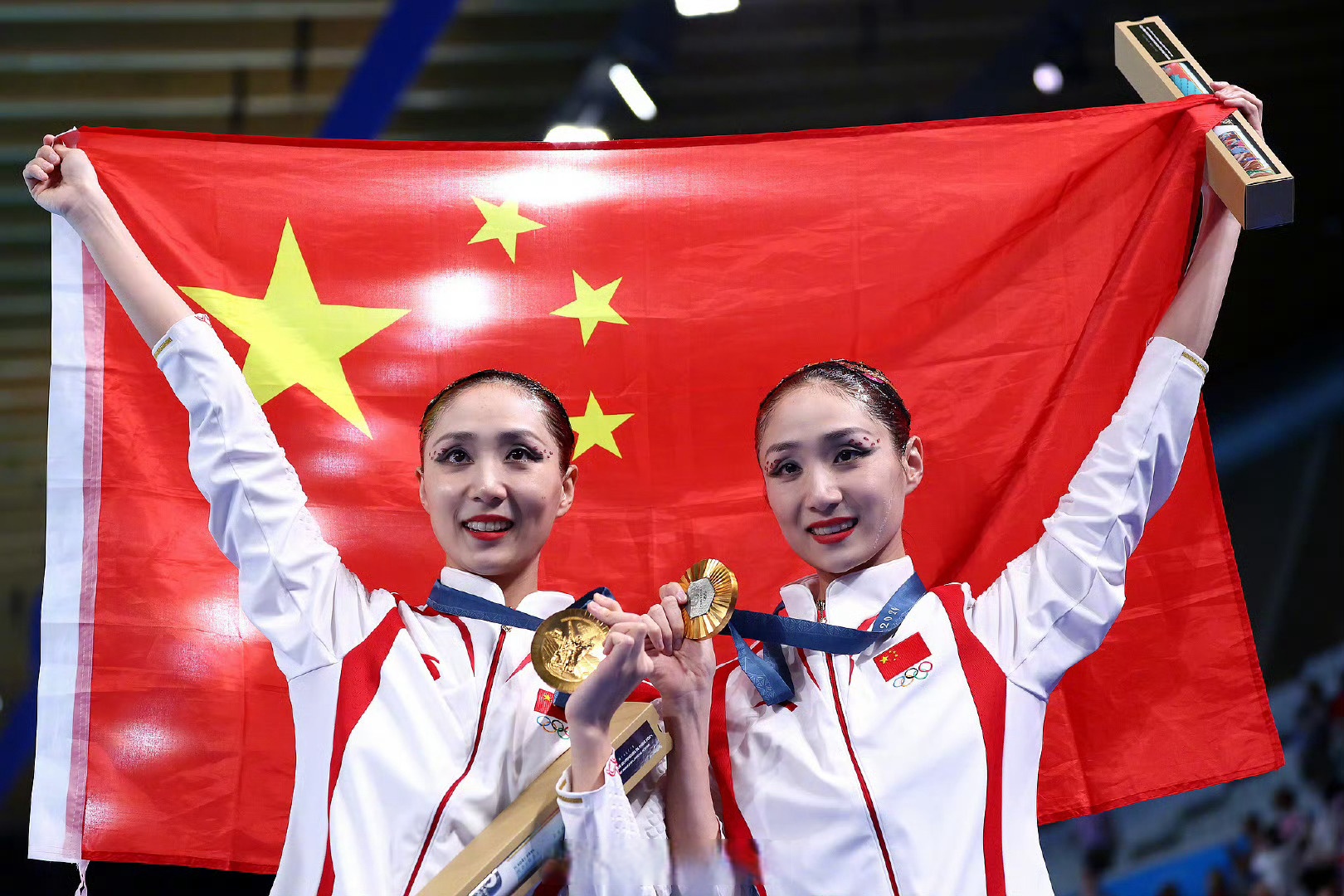 包含中国运动员在比赛中夺冠，引领体育潮流的词条