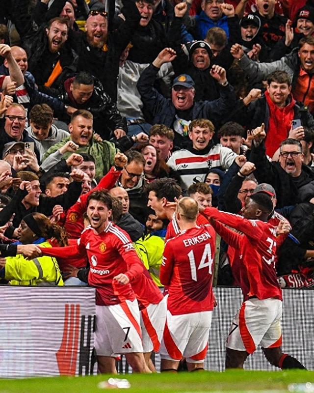 拜仁慕尼黑击败曼联，轻松晋级