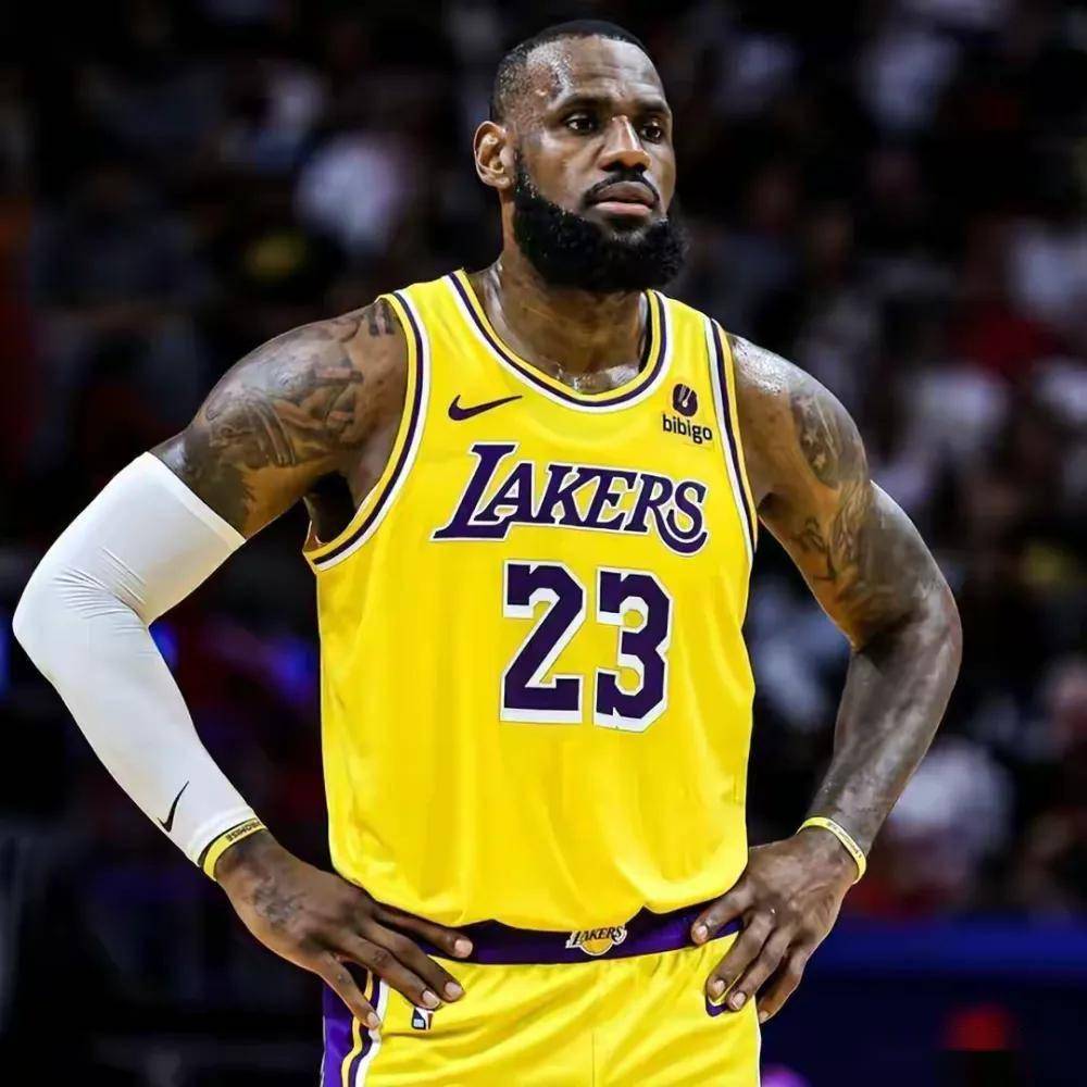 詹皇隔扣飞人！湖人险胜凯尔特人