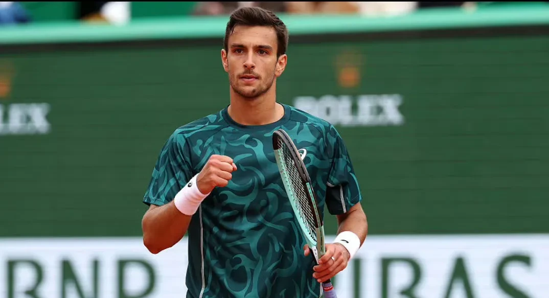 包含蒙特卡洛大师赛鏖战ATP总决赛，蒂姆带队取胜的词条