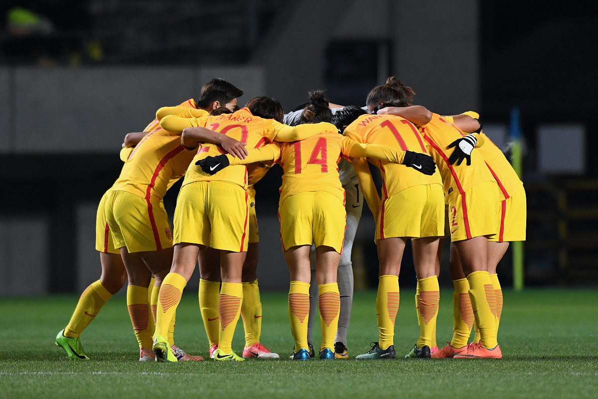 挑战自我！中国女足迎战瑞典队