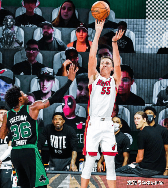 关于波兰男篮完胜土耳其男篮，萨姆·米切尔绝境逆转的信息
