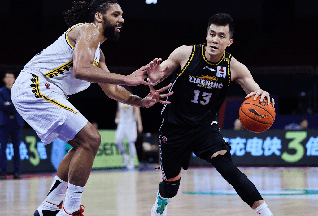 关于波兰男篮完胜土耳其男篮，萨姆·米切尔绝境逆转的信息