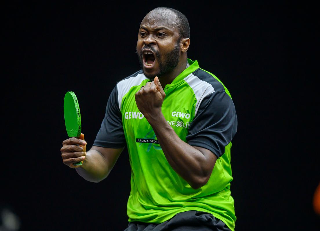 包含德国乒乓球队轻取英国乒乓球队，奥恰洛夫完成帽子戏法的词条