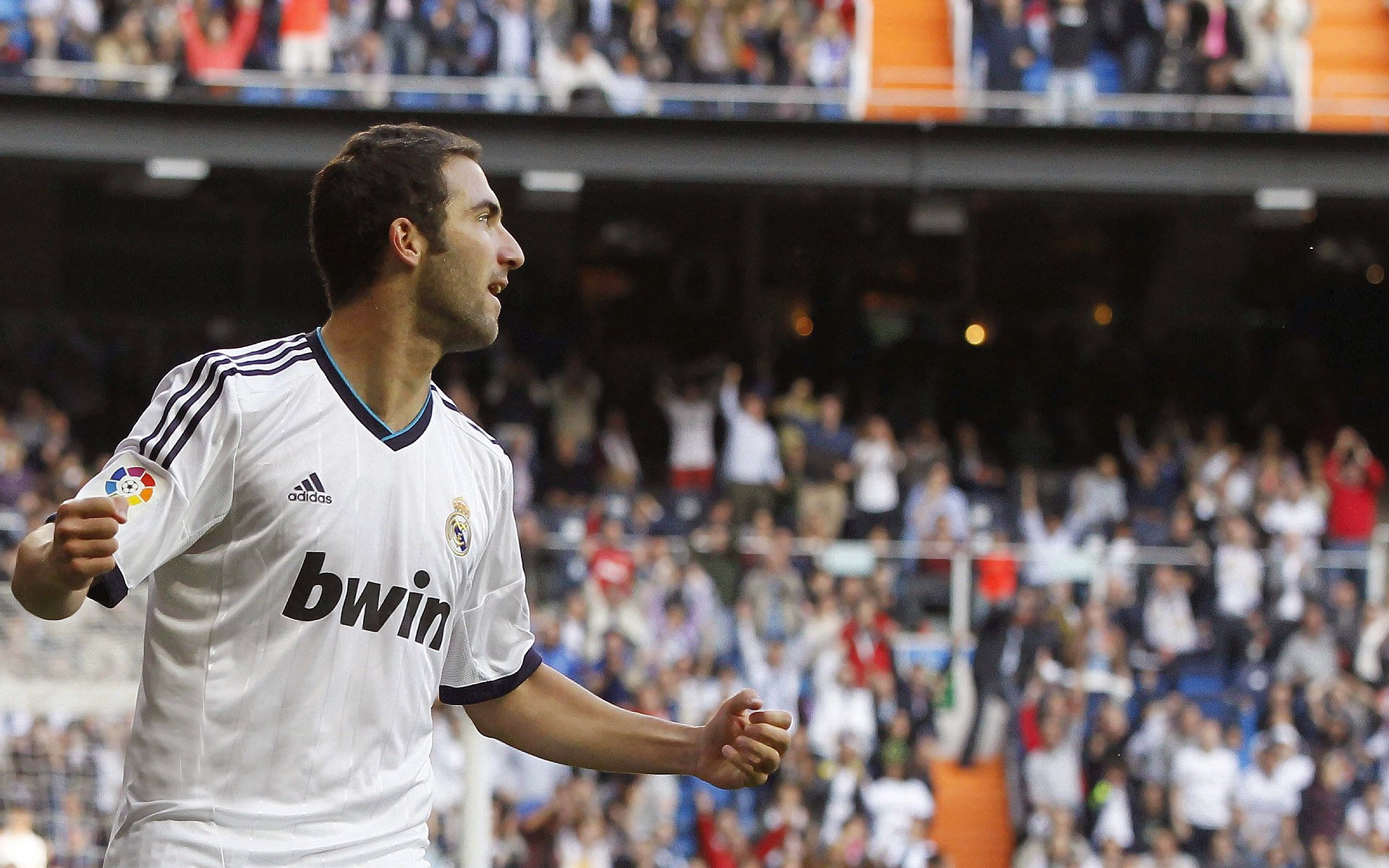 铁血斗牛士的锁链艺术,当防守成为进攻,本泽马化身破局密钥