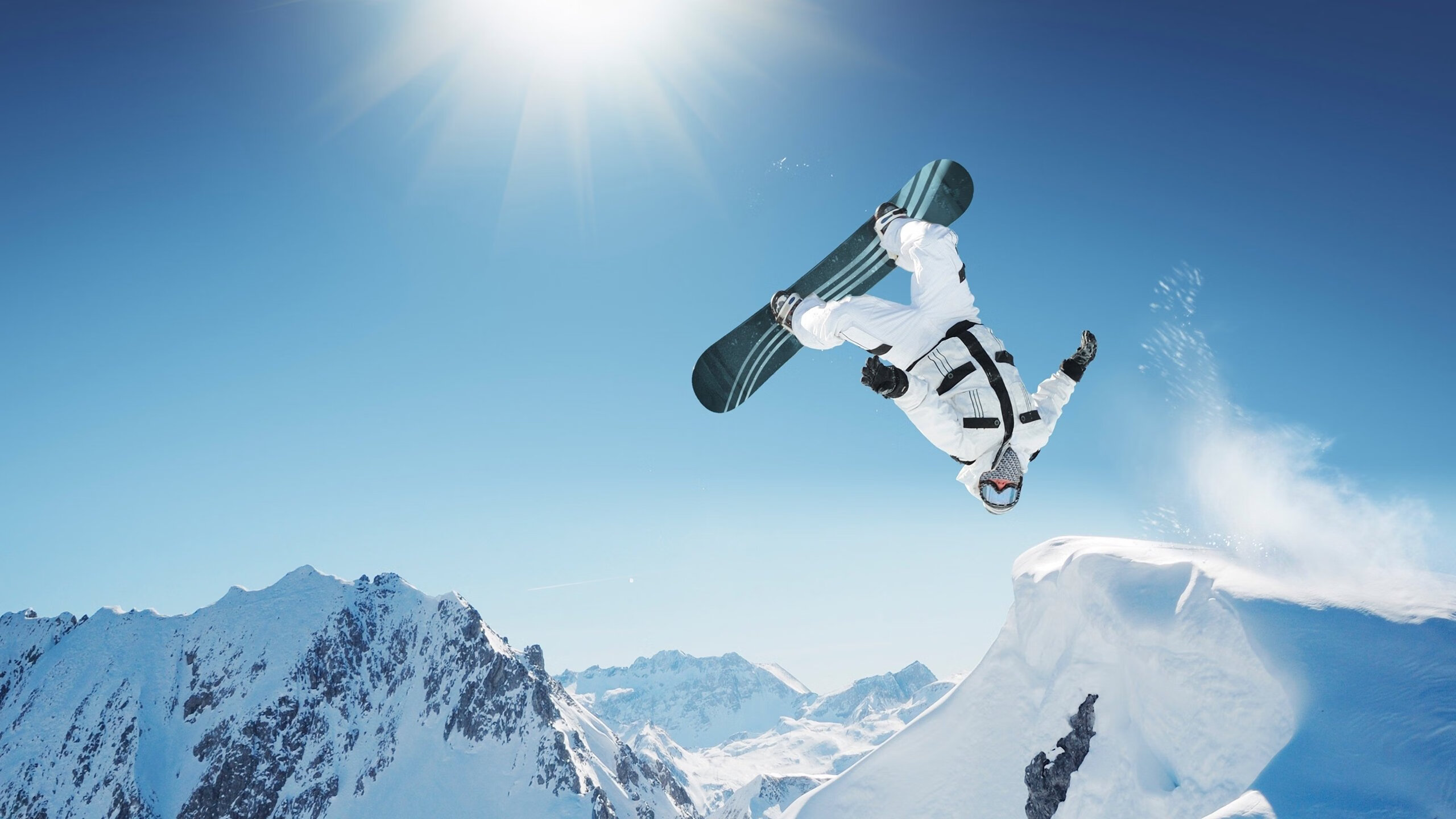 红牛车队绝杀迈凯伦,佩雷兹带队取胜